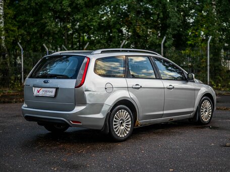 2010 Ford Focus II Рестайлинг, серебристый, 492000 рублей, вид 2