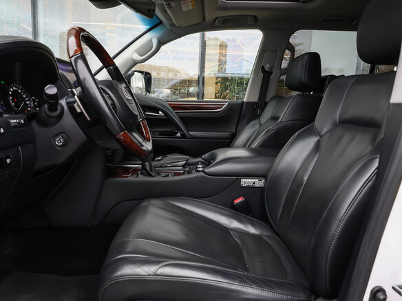 2016 Lexus LX 570 III Рестайлинг 2, белый, 7400000 рублей - вид 15