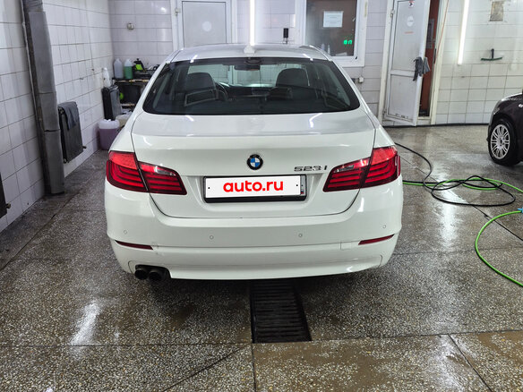 2011 BMW 5 серии 523i VI (F10/F11/F07), белый, 1900000 рублей - вид 3
