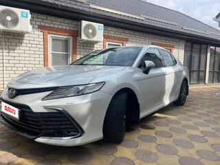 2021 Toyota Camry VIII (XV70) Рестайлинг, белый, 3350000 рублей, вид 1