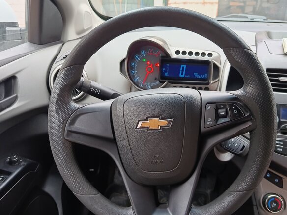 2012 Chevrolet Aveo II, белый, 515000 рублей - вид 4