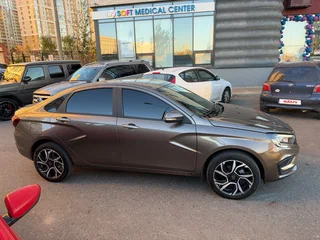 2024 Lada (ВАЗ) Vesta I Рестайлинг (NG), коричневый, 1400000 рублей, вид 5