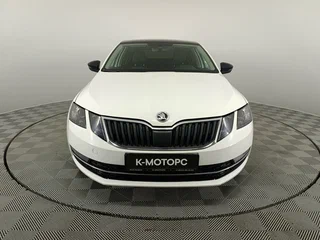 2017 Skoda Octavia III (A7) Рестайлинг, белый, 1500000 рублей, вид 2