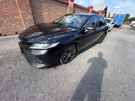 2020 Toyota Camry VIII (XV70), чёрный, 2000000 рублей, вид 1