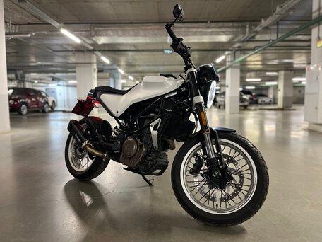 2018 Husqvarna Svartpilen 401, белый, 350000 рублей, вид 4