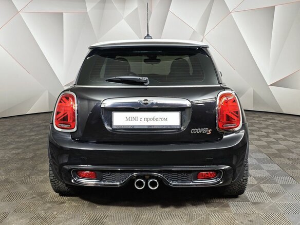 2021 Mini Hatch Cooper S III (F55/F56) Рестайлинг, чёрный - вид 3