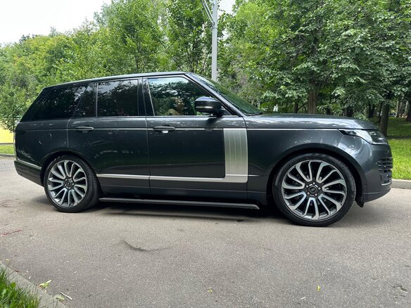 2021 Land Rover Range Rover IV Рестайлинг, серый, 8000000 рублей - вид 2