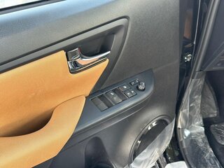 2026 Toyota Fortuner II Рестайлинг, белый, 5399000 рублей, вид 5
