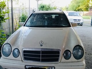 1998 Mercedes-Benz E-Класс 220 II (W210, S210), бежевый, 520000 рублей, вид 2