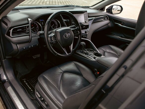 2021 Toyota Camry VIII (XV70) Рестайлинг, чёрный, 2545000 рублей - вид 12