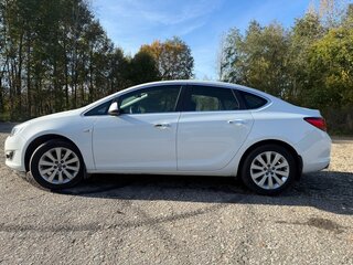 2013 Opel Astra J Рестайлинг, белый, 690000 рублей, вид 4