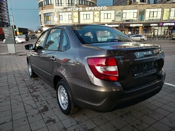 2026 Lada (ВАЗ) Granta I Рестайлинг, коричневый, 1088000 рублей - вид 6