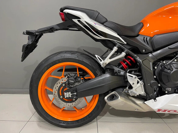 2022 Honda CBR 650R, оранжевый, 860000 рублей - вид 4