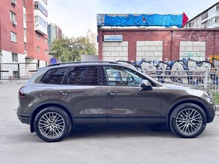 2014 Volkswagen Touareg II Рестайлинг, коричневый, 2500000 рублей, вид 2