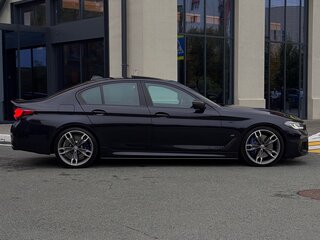 2021 BMW 5 серии M550i xDrive VII (G30/G31/G38) Рестайлинг, синий, 7548000 рублей, вид 5