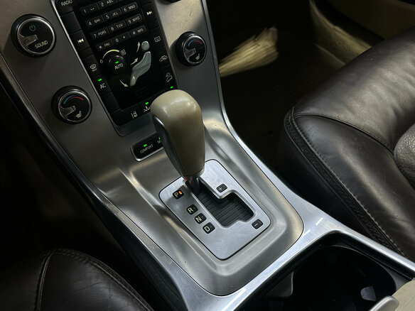 2011 Volvo XC70 II, бежевый, 1440000 рублей - вид 19