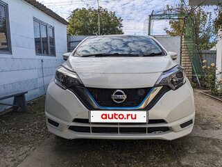 2017 Nissan Note e-Power II Рестайлинг, белый, 800000 рублей, вид 1