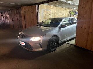 2015 Toyota Camry VII (XV50) Рестайлинг, серебристый, 1640000 рублей, вид 1