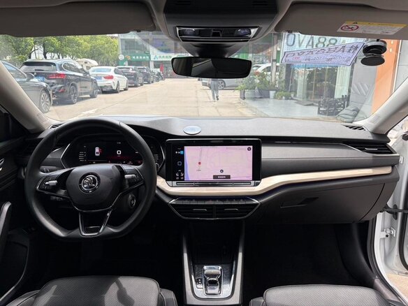 2023 Skoda Octavia IV (A8), белый, 2100000 рублей - вид 5