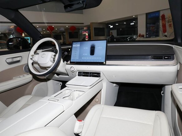 2026 Toyota bZ3X 50 kWh, чёрный - вид 11