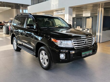2013 Toyota Land Cruiser 200 Series Рестайлинг 1, чёрный, 3249000 рублей, вид 1