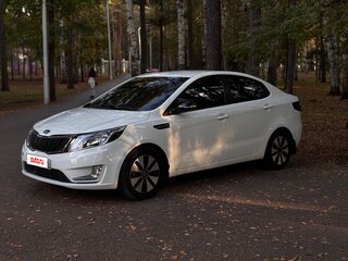 2013 Kia Rio 5-speed III, белый, 640000 рублей, вид 1