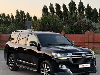 2017 Toyota Land Cruiser 200 Series Рестайлинг 2, чёрный, 6650000 рублей, вид 3