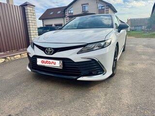 2019 Toyota Camry VIII (XV70), белый, 2000000 рублей, вид 2