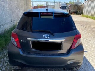 2011 Toyota Vitz III (XP130), серый, 800000 рублей, вид 4