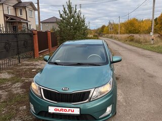 2013 Kia Rio 4-speed III, зелёный, 900000 рублей, вид 1