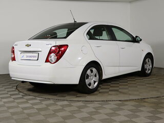 2014 Chevrolet Aveo II, белый, 549990 рублей, вид 5