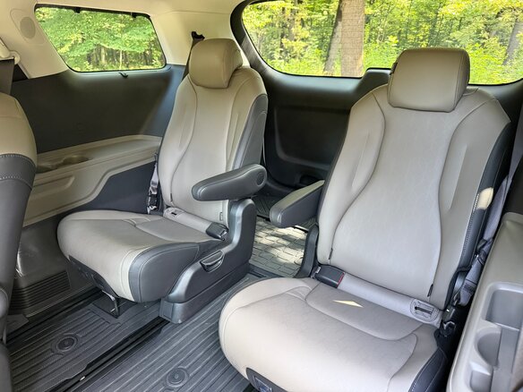 2025 Kia Carnival IV Рестайлинг, белый, 5800000 рублей - вид 28