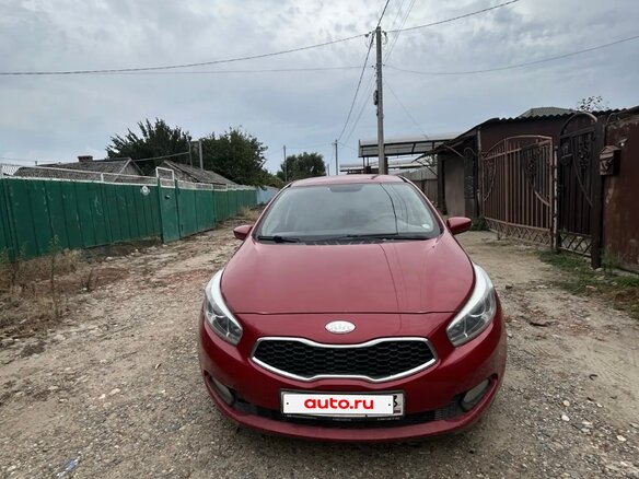 2013 Kia Ceed II, красный