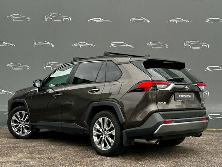 2022 Toyota RAV4 V (XA50), коричневый, 2656400 рублей, вид 4