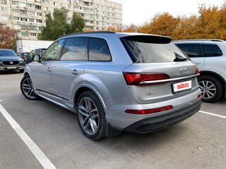 2020 Audi Q7 45 TDI II (4M) Рестайлинг, серебристый, 7900000 рублей, вид 4