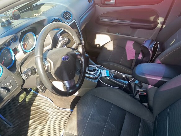 2010 Ford Focus II Рестайлинг, чёрный, 515000 рублей - вид 2