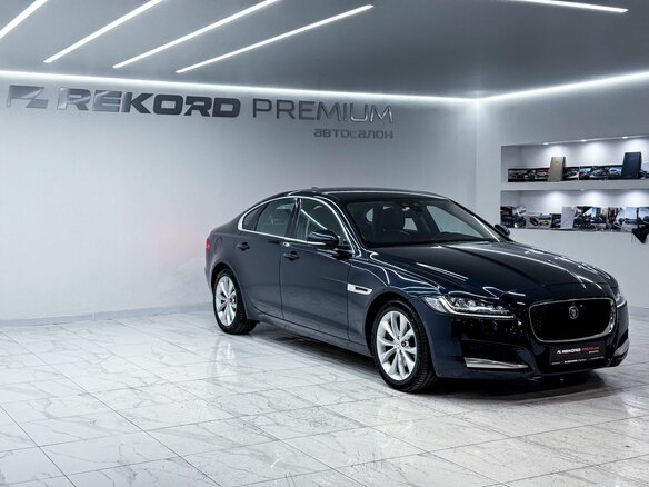 2020 Jaguar XF II, синий, 2560000 рублей - вид 1