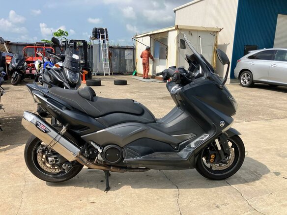 2015 Yamaha TMAX, серый - вид 1