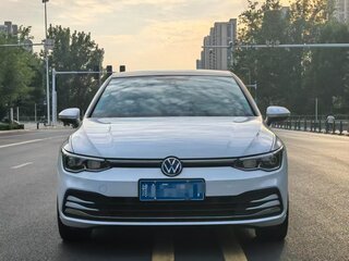 2022 Volkswagen Golf VIII, белый, 1777700 рублей, вид 2