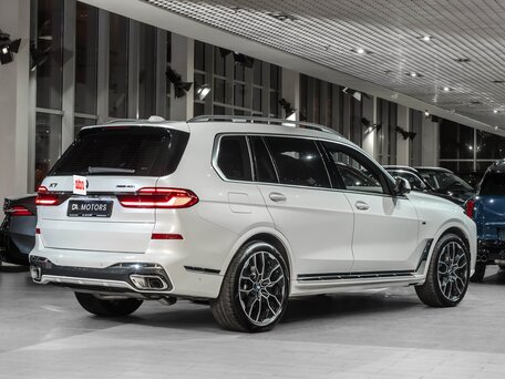 2024 BMW X7 40i I (G07) Рестайлинг, белый, 14490000 рублей, вид 4