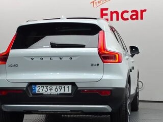2022 Volvo XC40 I, белый, 4649844 рублей, вид 4