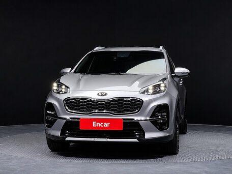 2022 Kia Sportage IV Рестайлинг, серебристый, 1750000 рублей, вид 2
