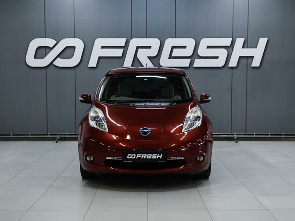 2012 Nissan Leaf (EM57) I (ZE0/AZE0), красный, 729000 рублей - вид 2