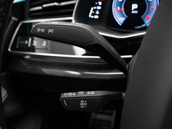 2026 Audi Q7 45 TFSI II (4M) Рестайлинг 2, серый, 9520000 рублей - вид 12