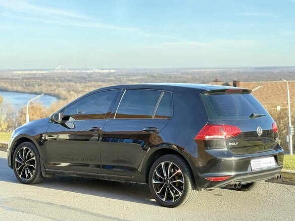 2013 Volkswagen Golf VII, чёрный, 1050000 рублей - вид 3