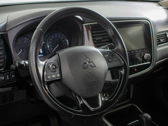 2020 Mitsubishi Outlander III Рестайлинг 3, белый, 1799000 рублей - вид 14