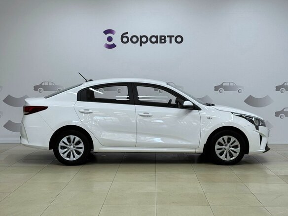 2021 Kia Rio IV Рестайлинг, белый, 1630000 рублей - вид 6
