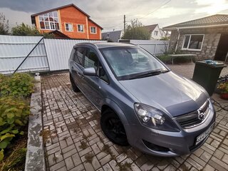 2011 Opel Zafira B Рестайлинг, серебристый, 760000 рублей, вид 2
