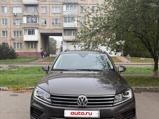 2015 Volkswagen Touareg II Рестайлинг, коричневый, 2490000 рублей, вид 3