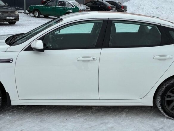 2019 Kia Optima IV Рестайлинг, белый, 1700000 рублей - вид 5